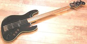 Fender Aerodyne Jazz Bass, Black inc hard hiscox case. 2004/05