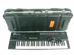Yamaha DX7 II-FD IIFD II DX7IIFD FM synthesizer + SKB Flight  Case