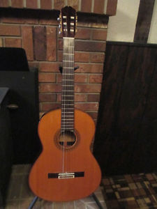 ALVAREZ YARI CY118 CLASSICAL GUITAR