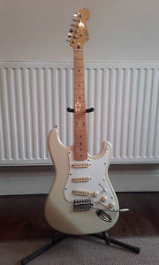 1989 Fender Squier Stratocaster Strat in White Blonde Amazing Player - Very Cool