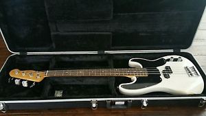 FENDER MIKE DIRNT ROAD WORN® PRECISION BASS® White Blonde/Rosewood FB