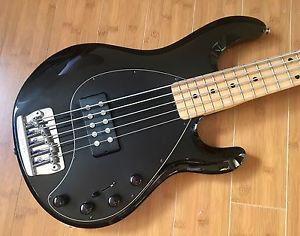 MUSIC MAN STINGRAY 5 - Black/maple W OHSC