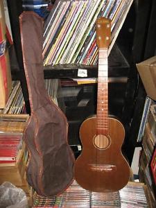 VINTAGE LEE GIBBS UKULELE WITH ORIGINAL CARRYING CASE