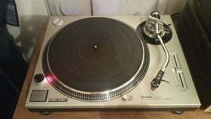 TECHNICS SL-1200 MK2 Direct Drive w/ Ortofon Red cart