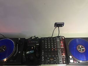 2x reloop 1000m + behringer 900 + scheda audio rane sl1 2 canali + 4 timecode