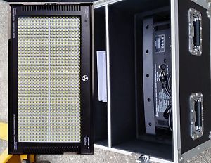 2 LED STROBE LIGHTS with ROAD CASE  / 1000W of Atomic Flash & Blinder