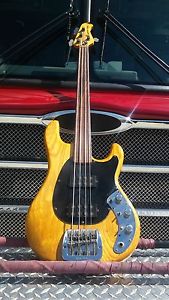 MUSIC MAN SABRE BASS VINTAGE 1979 PRE EB RARE