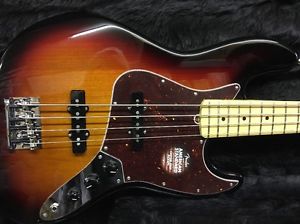 Fender American Standard Jazz Bass with Maple Fingerboard  3-Color Sunburst