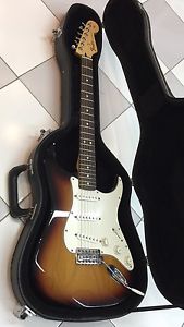 GUITARRA FENDER STRATOCASTER