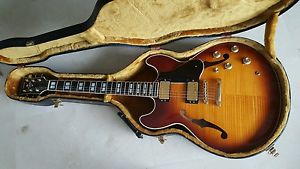 Magnifique guitare électrique YAMAHA SA-2200