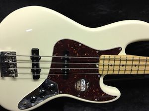Fender American Standard Jazz Bass with Maple Fingerboard  Olympic White