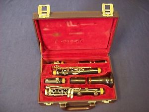 BUFFET CRAMPON E11 INTERNATIONAL WOOD CLARINET, R13 BARREL, BACKUN BELL & BARREL