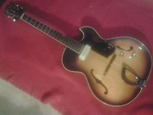 Guild A-100 late 1950's, sunburst hollow body electric guitar/original case