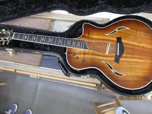 TAYLOR T5C2 ELECTRIC ACCOUSTIC GUITAR