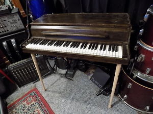 Early 1960s Wurlitzer Model 140B Electric Piano vintage refin ANTIQUE BROWN USA