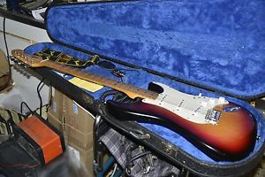 FENDER STRATOCASTER