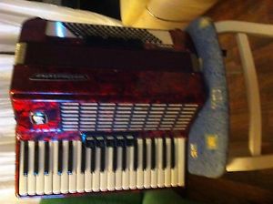 Weltmeister, AKKORDEON! 5 Diskantregister!
