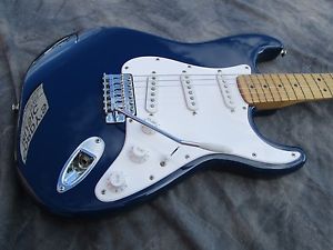 FENDER STRATOCASTER 1995 DARK BLUE MIM near MINT!  MEXICAN RARE SUPER CLEAN!