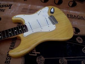 2005 FENDER STRATOCASTER - LOOKS & PLAYS FANTASTICO