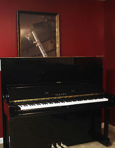 Piano droit Yamaha modèle U3  en parfait etat ,Free curbside shipping in Canada.
