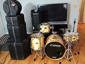 4 PIECE YAMAHA STAGE CUSTOM (ALL BIRCH) DRUMS W/ SHURE MICS & SKB CASES