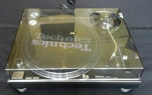 Near Mint Technics sl1200 / 1210 MK5 turntable