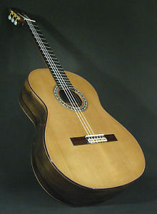 SPANISH CLASSICAL CONCERT GUITAR.  LUTHIER JUAN MONTES.  HARD CASE.   ACOUSTIC.