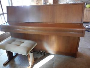 Yamaha Piano MFJ, 3 Pedale, & gepolsterte Klavierbank,