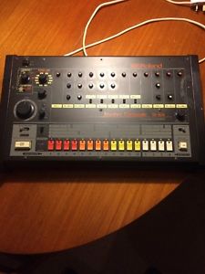 Roland TR-808 TR 808 Drum Machine