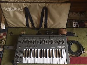 Roland SH-101 Keyboard Synthesizer softcase, grip, power chord and monster cable