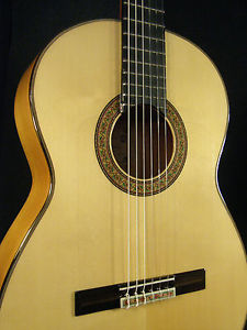 SPANISH FLAMENCO GUITAR. LUTHIER JUAN MONTES. HARD CASE INCLUDED.  GUITARRA