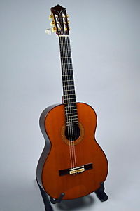 YAMAHA GC50 Used  w/ Hard case