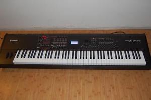 Yamaha S90 Keyboard Synthesizer 