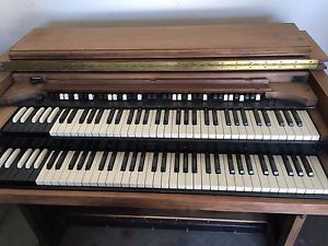 Hammond CV organ includes Tone cabinet with foot pedals