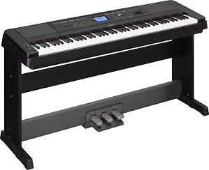 Pianoforte digitale Yamaha DGX660B con pedaliera LP7A nuovo!!!