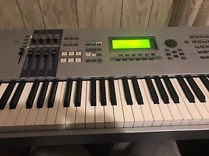Yamaha MOTIF ES8 Keyboard Synthesizer