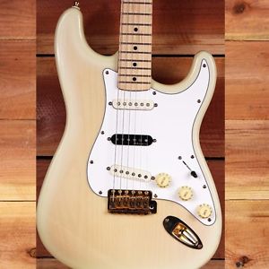 FENDER DELUXE STRATOCASTER VINTAGE BLONDE Noiseless PUs Gold Hardware Roller Nut