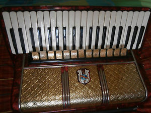 Accordion Weltmeister S5 Doppel Cossotto in renovated condition.