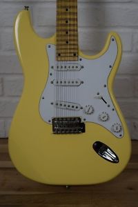 Fender Yngwie Malmsteen Stratocaster custom parts caster w/ case-used guitar