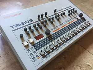 Roland TR909 Keyboard Synthesize
