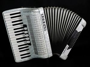 Akkordeon Hohner Concerto IIIT klasse Zustand