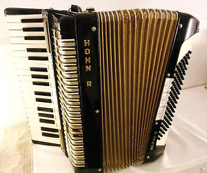 Sehr schönes Akkordeon HOHNER VERDI II - 96 Bässe