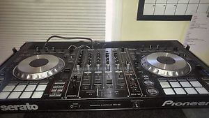 Pioneer DDJ-SZ Digital DJ Controller w/ Case