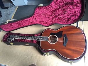 TAYLOR 526E - GRAND SYMPHONY 2013 - ELECTRO ACOUSTIC GUITAR