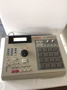 AKAI MPC2000XL Nearly Mint