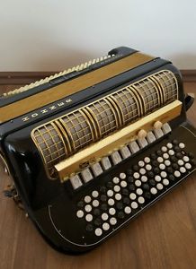 SELTEN Hohner Maestro IV Knopfakkordeon 120 Bass + Tonabnehmer