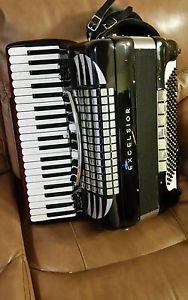 Accordion exselsior symphony /4/5/ Hand.made.reeds ex.condition