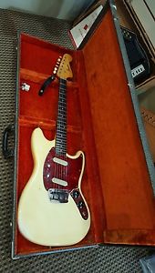1964 Fender Duo Sonic Rare Electric Guitar With Original Hardshell Case