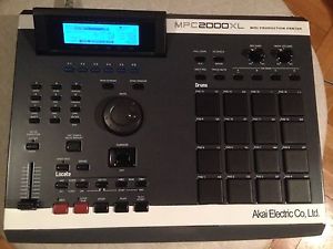 AKAI MPC 2000XL CUSTOM"SP1200"MIDI PRODUCTION CENTER+NEW BLUE DISPLAY+CFREADER