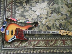 1969 FENDER JAZZ BASS SUNBURST VGC